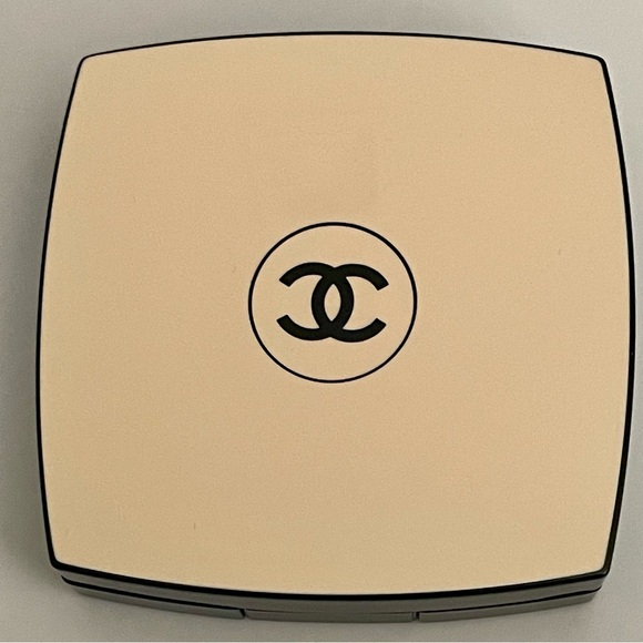 Chanel LES BEIGES Healthy Glow Natural Eyeshadow Palette in “Golden” - Picture 6 of 9